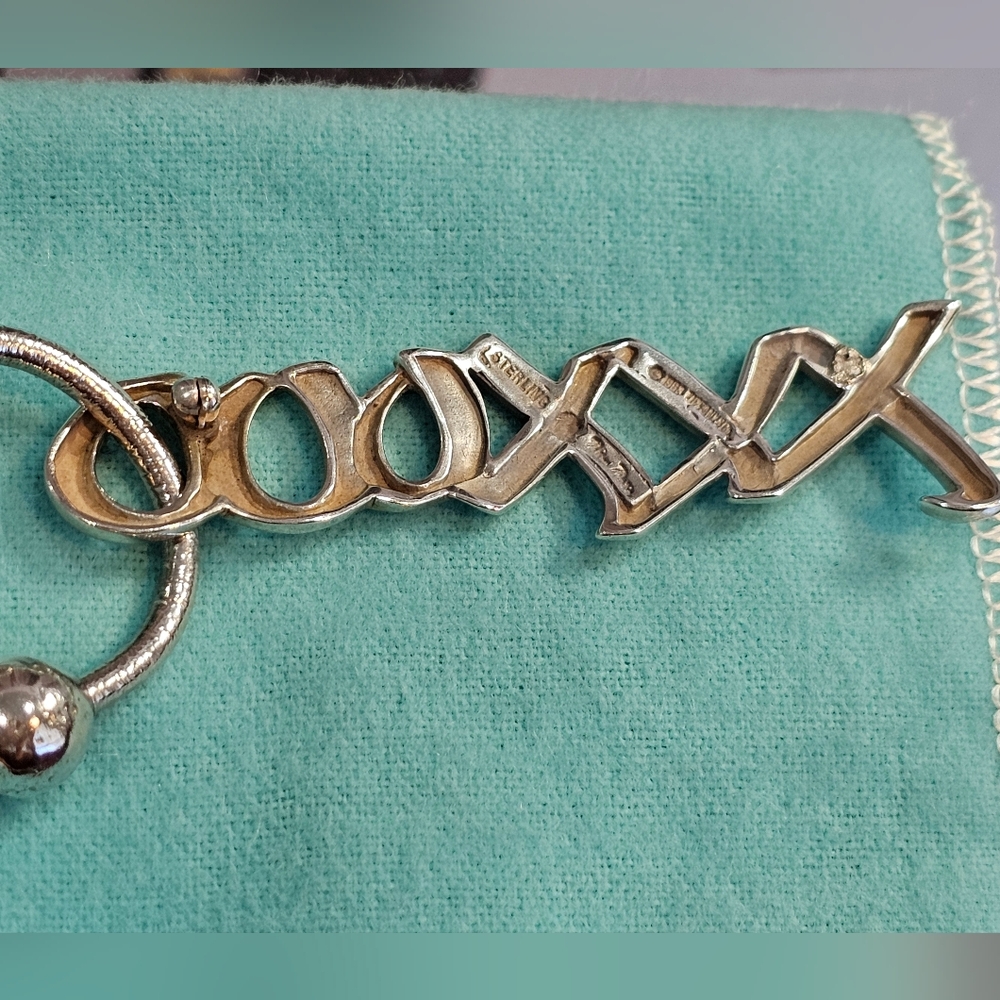 💋Tiffany & Co. XXXOOO Kisses & Hugs Paloma Picasso 925 Sterling Key Ring 🫂 - Picture 7 of 17
